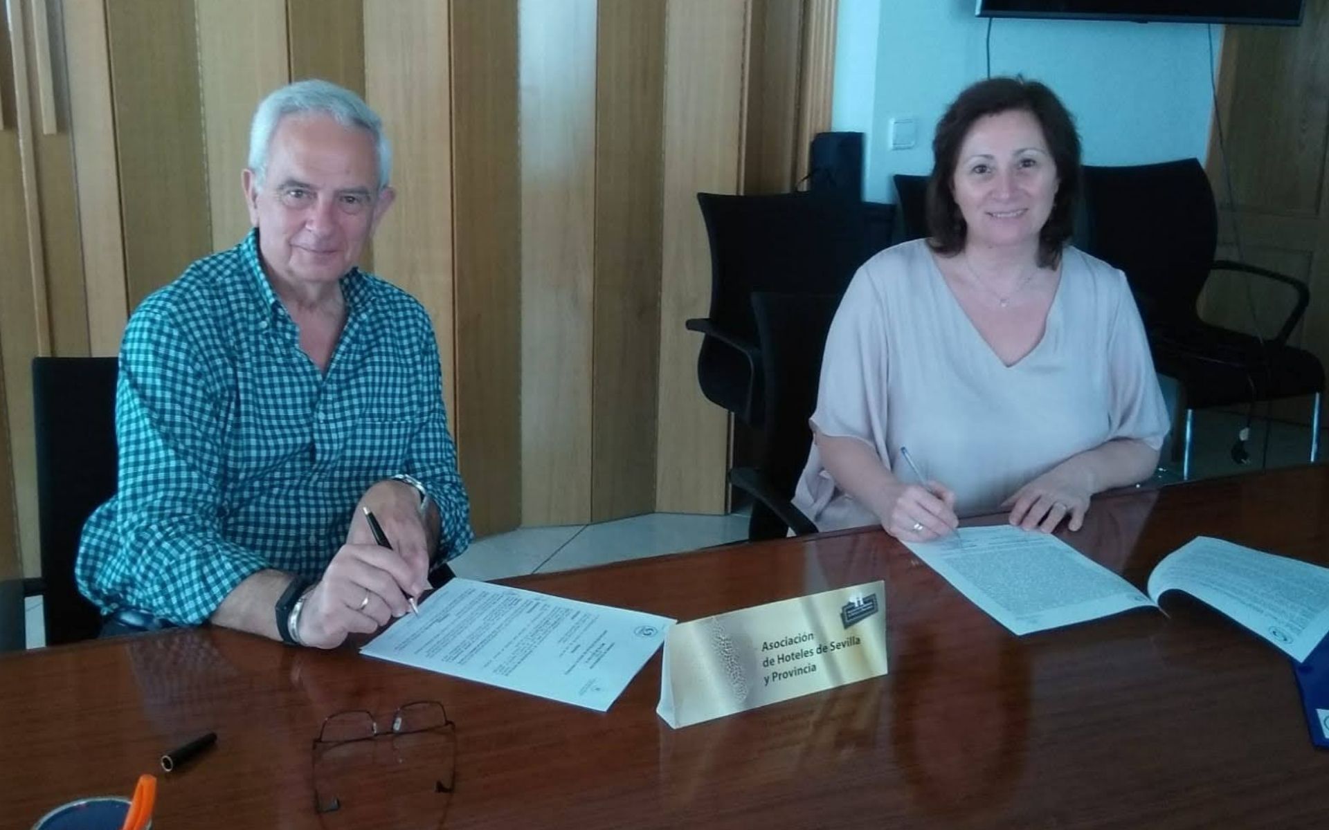 COYSalud establece un acuerdo de colaboración con la Asociación de Hoteles de Sevilla y provincia